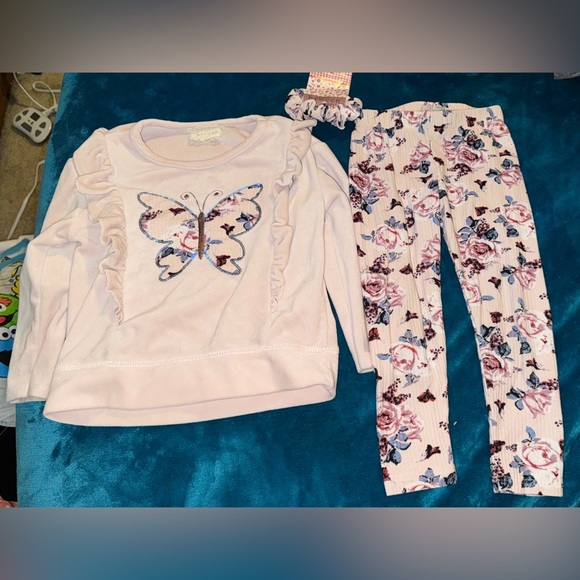 Girls 2T super soft outfit w/scrunchie - Picture 1 of 1
